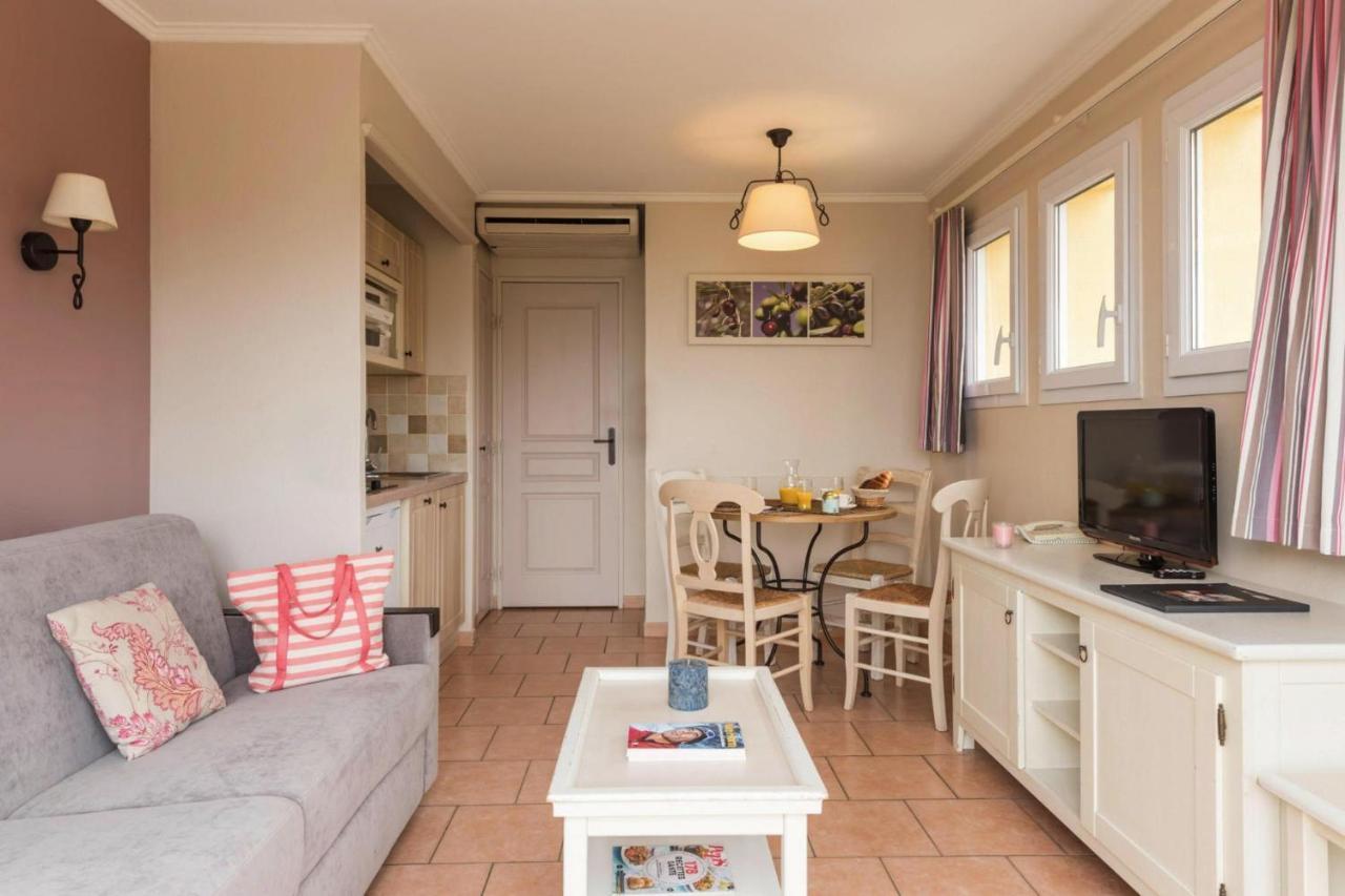 לס איסאמברה Residence Pierre & Vacances Premium Les Calanques Des Issambres מראה חיצוני תמונה
