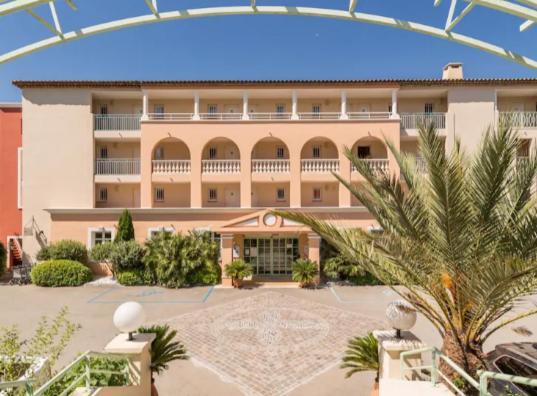 לס איסאמברה Residence Pierre & Vacances Premium Les Calanques Des Issambres מראה חיצוני תמונה