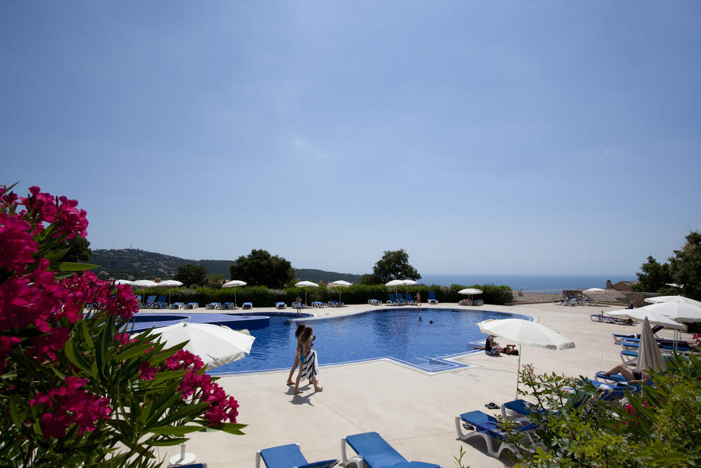 לס איסאמברה Residence Pierre & Vacances Premium Les Calanques Des Issambres מראה חיצוני תמונה
