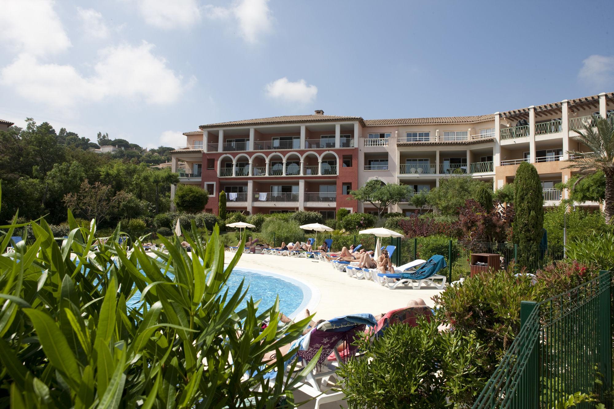 לס איסאמברה Residence Pierre & Vacances Premium Les Calanques Des Issambres מראה חיצוני תמונה